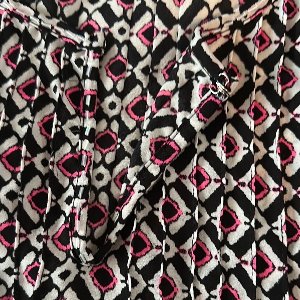 Geometric Patterned Women's Top - Picture 6 of 10